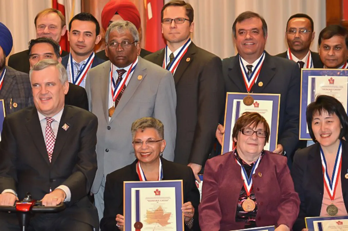 Epoch Times publisher Cindy Gu (far right) poses with Ontario Lieutenant-Governor David C. Onley (far left) and other award recipients.