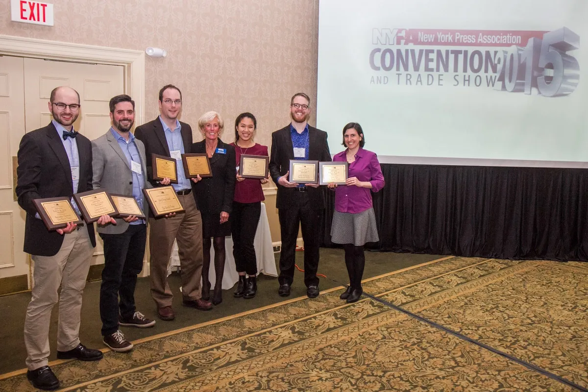 Michelle Rea, Executive Director of NYPPA (C) and staff members from the Epoch Times holding awards